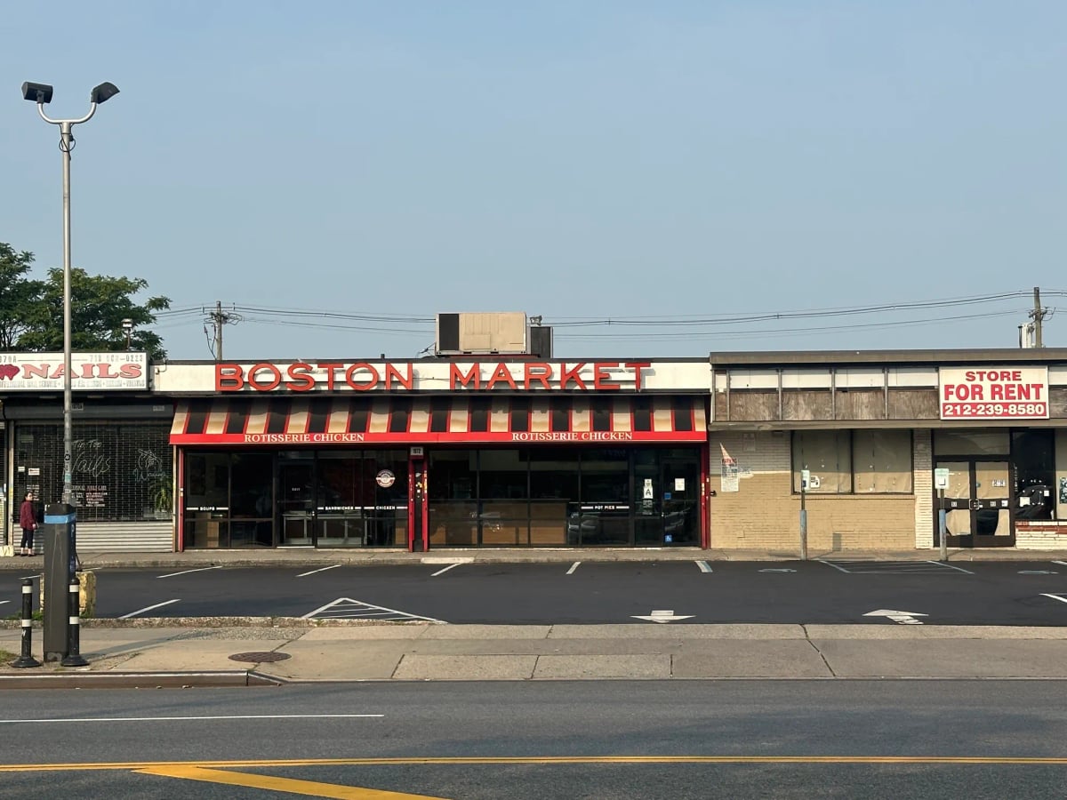 A restaurant in a strip mall. The BOSTON MARKET font is unchanged since the 1990s.