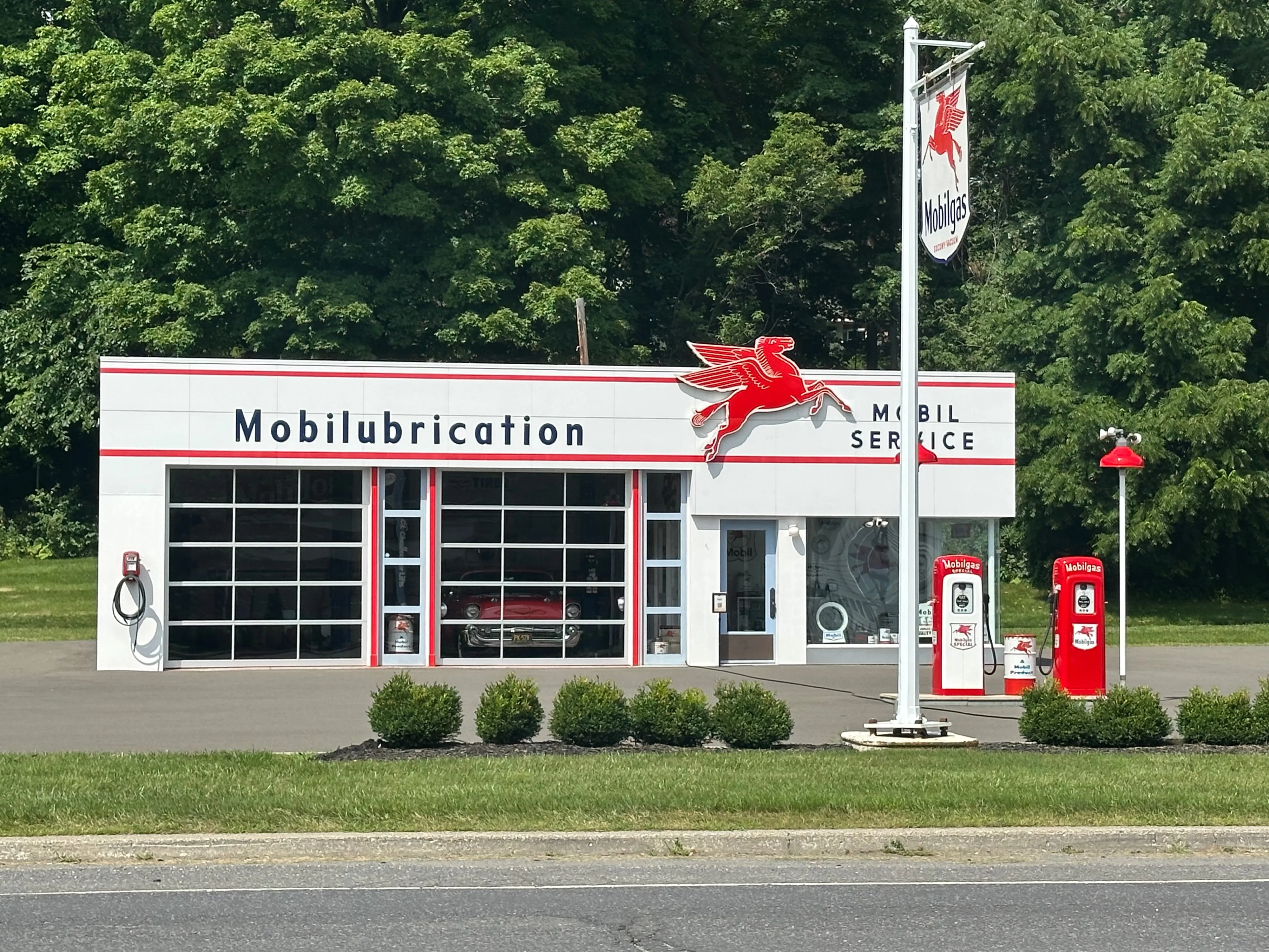 A small gas station named “Mobilubrication”